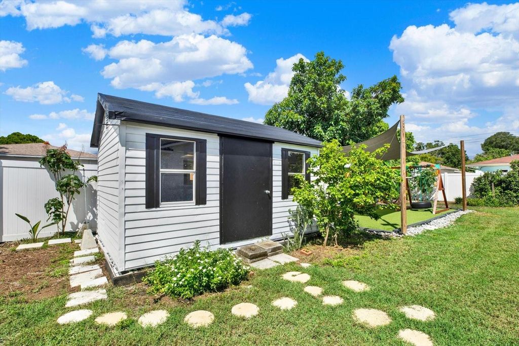 Image 26 of property listing at 3009 W HEITER STREET, Tampa, FL 33607