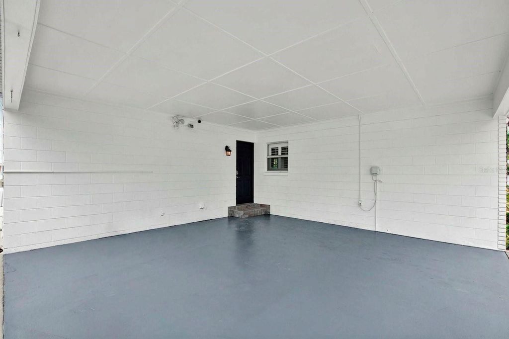 Image 28 of property listing at 3009 W HEITER STREET, Tampa, FL 33607