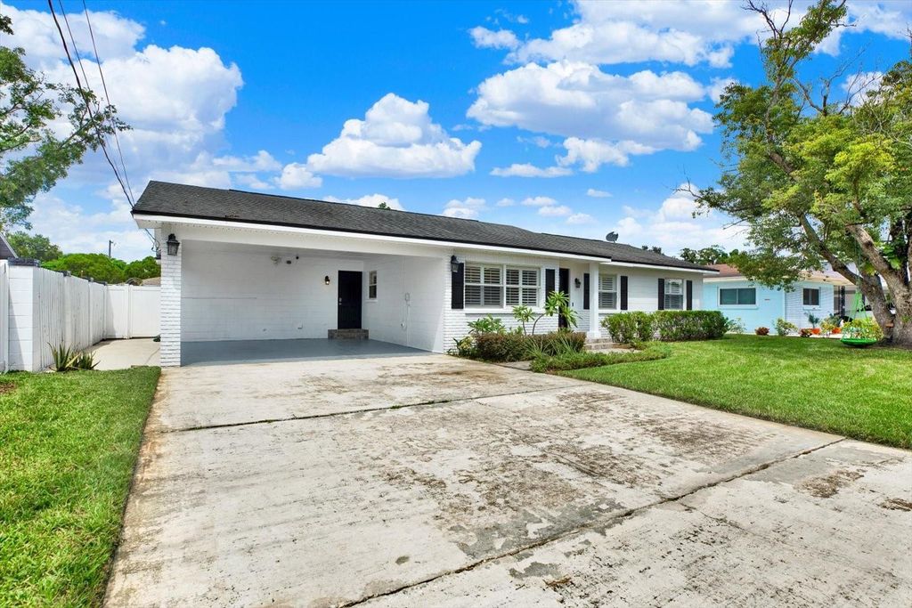 Image 30 of property listing at 3009 W HEITER STREET, Tampa, FL 33607