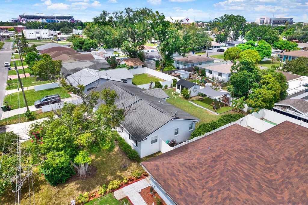 Image 32 of property listing at 3009 W HEITER STREET, Tampa, FL 33607