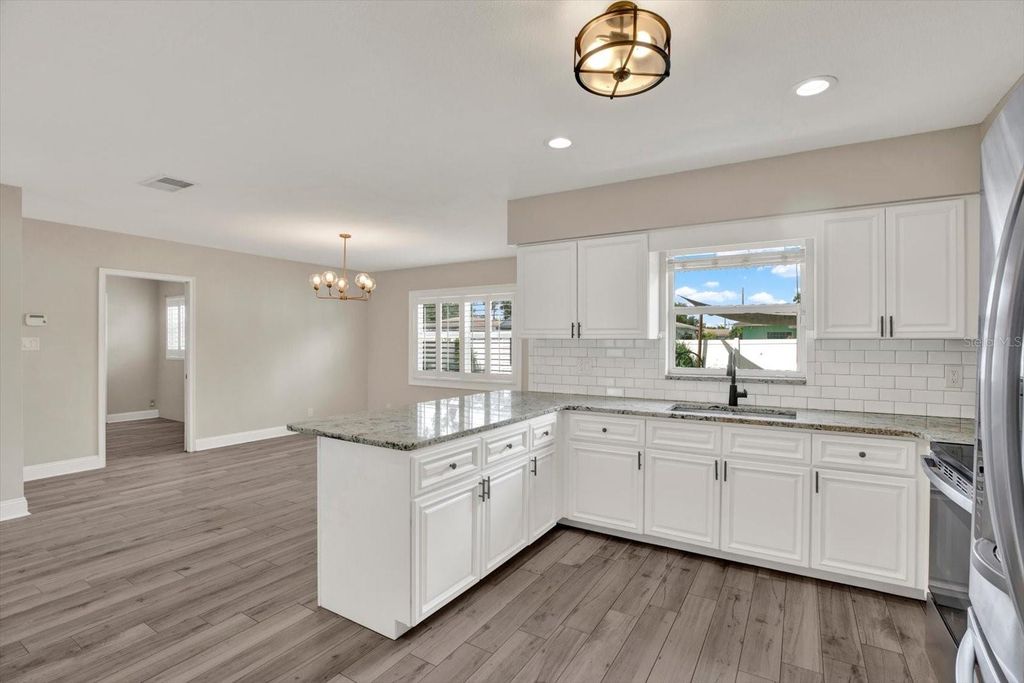 Image 8 of property listing at 3009 W HEITER STREET, Tampa, FL 33607