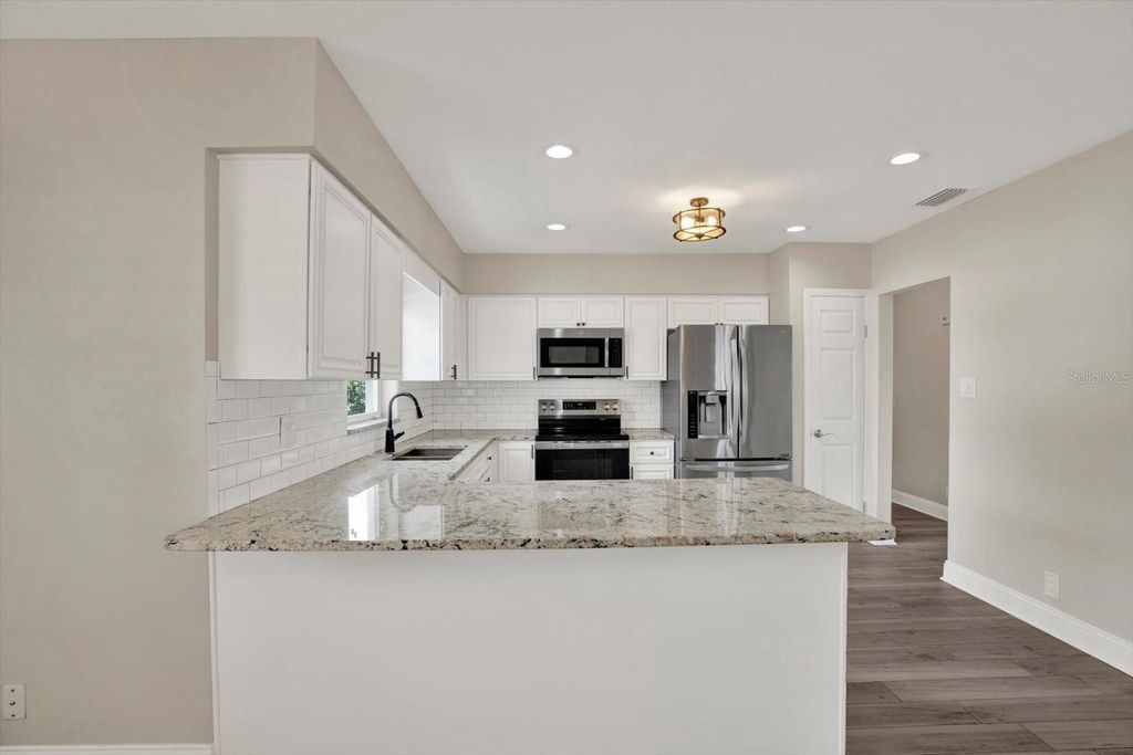 Image 9 of property listing at 3009 W HEITER STREET, Tampa, FL 33607