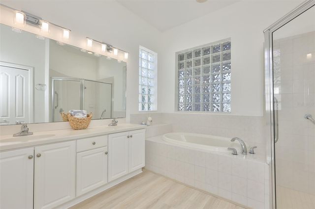 448 NOBLE FAIRE DRIVE, Sun City Center, FL 33573