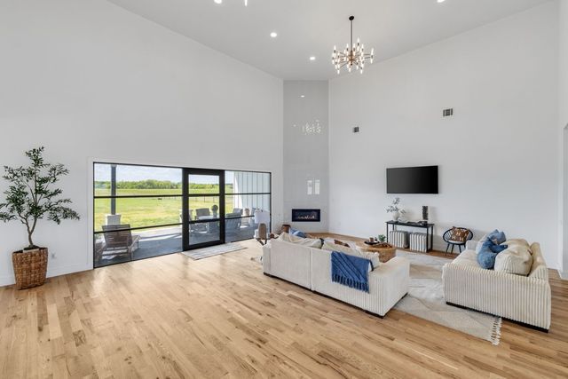 4245 County Road 1096, Celeste, TX 75423