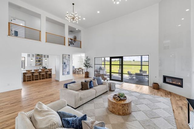 4245 County Road 1096, Celeste, TX 75423