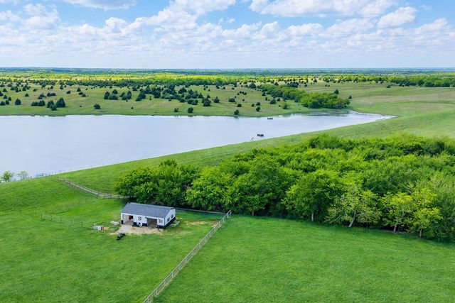4245 County Road 1096, Celeste, TX 75423
