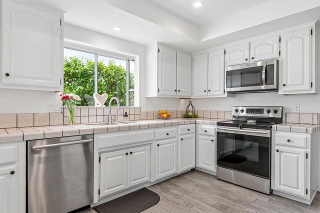 23474 Silver Strike Drive, Canyon Lake, CA 92587