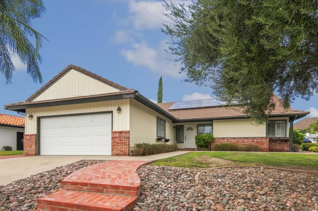 23474 Silver Strike Drive, Canyon Lake, CA 92587 — photo 2
