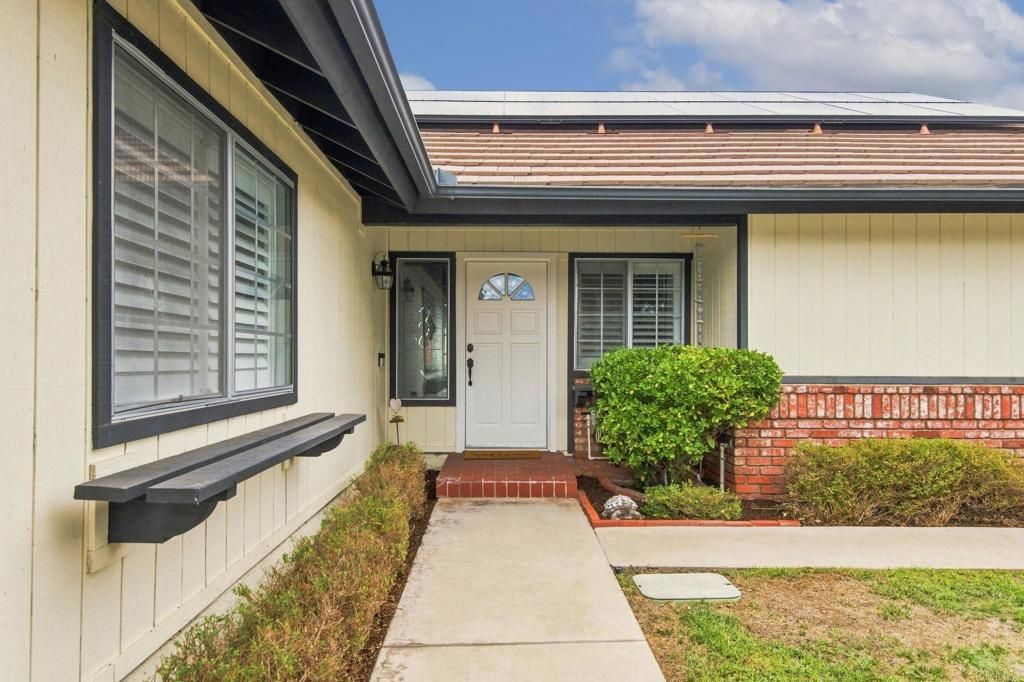 23474 Silver Strike Drive, Canyon Lake, CA 92587 — photo 3