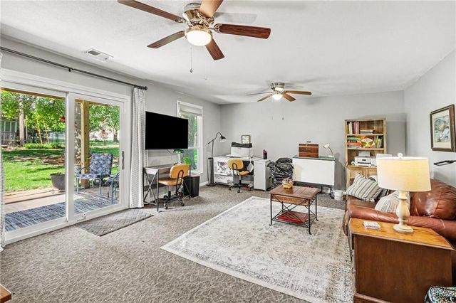 1445 W Prairie Court, Olathe, KS 66061