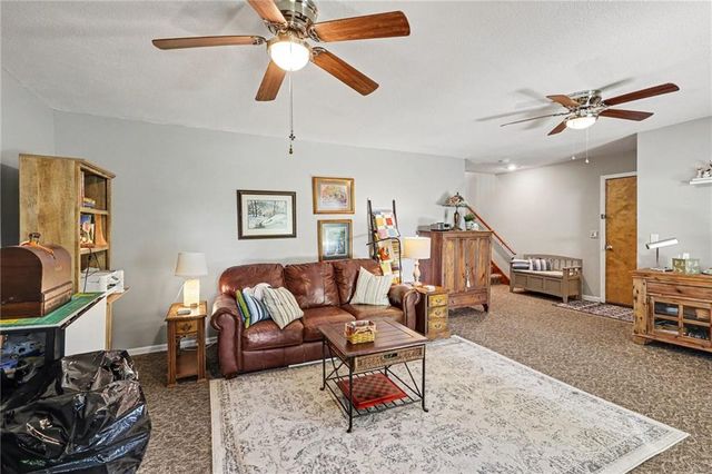 1445 W Prairie Court, Olathe, KS 66061