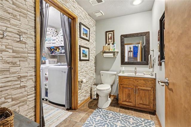 1445 W Prairie Court, Olathe, KS 66061