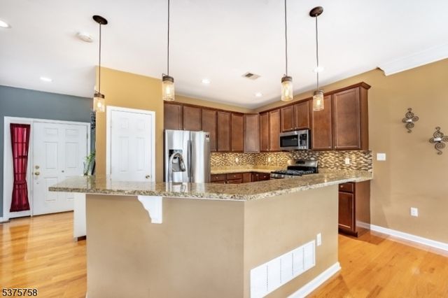 457 Teneyke Pl, Rahway City, NJ 07065