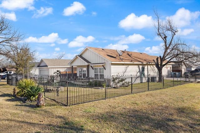 213 S Baugh Street, Alvarado, TX 76009