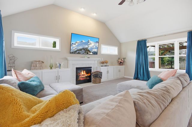 9560 Triana Lane, St. John, IN 46373