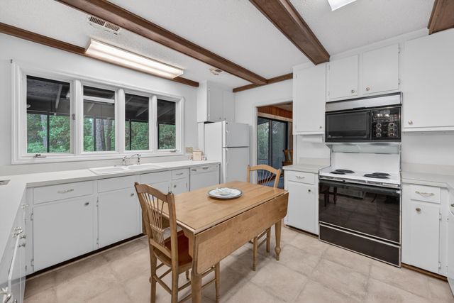 113 Capt Anthony White Ln., Georgetown, SC 29440