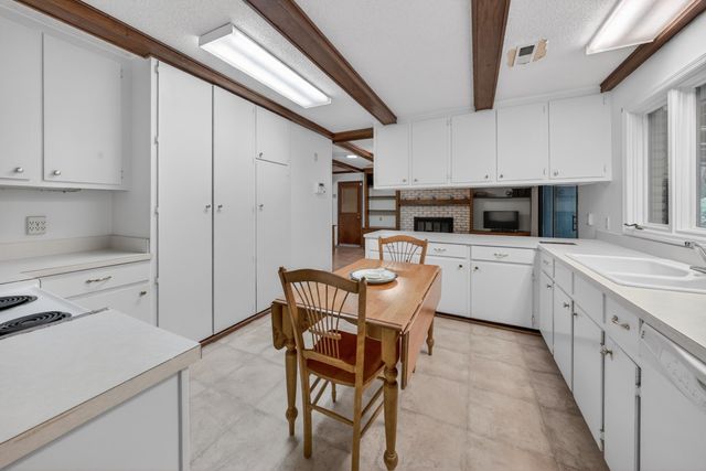 113 Capt Anthony White Ln., Georgetown, SC 29440