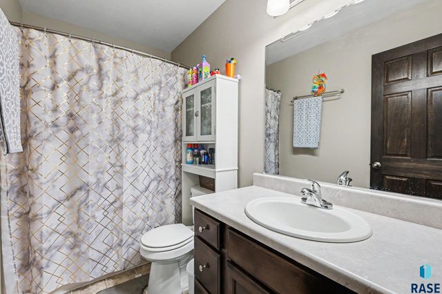 3912 S Pisidian Ave Avenue, Sioux Falls, SD 57110