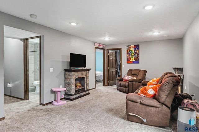 3912 S Pisidian Ave Avenue, Sioux Falls, SD 57110