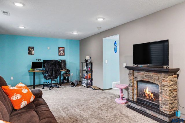 3912 S Pisidian Ave Avenue, Sioux Falls, SD 57110