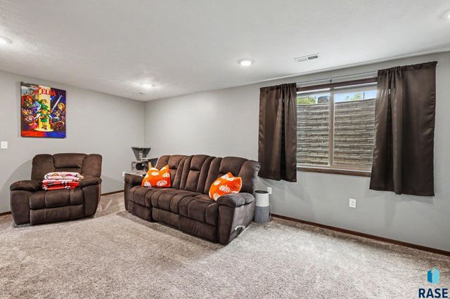 3912 S Pisidian Ave Avenue, Sioux Falls, SD 57110