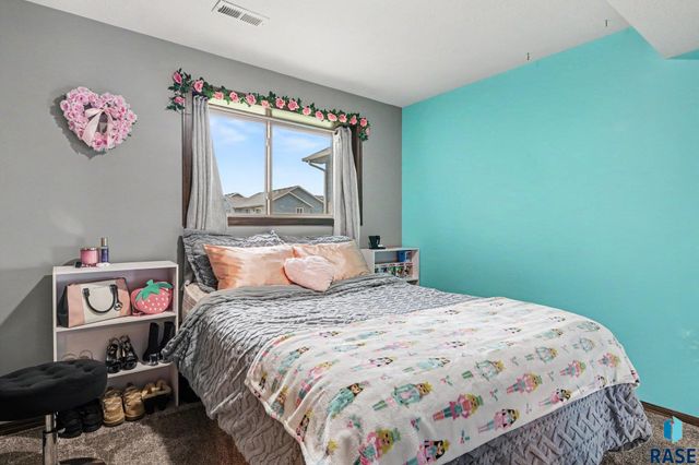 3912 S Pisidian Ave Avenue, Sioux Falls, SD 57110