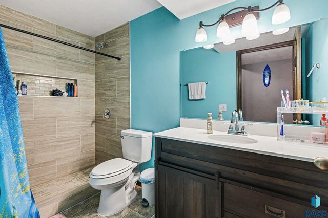 3912 S Pisidian Ave Avenue, Sioux Falls, SD 57110