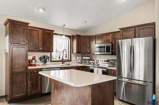 3912 S Pisidian Ave Avenue, Sioux Falls, SD 57110