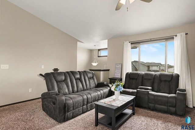 3912 S Pisidian Ave Avenue, Sioux Falls, SD 57110