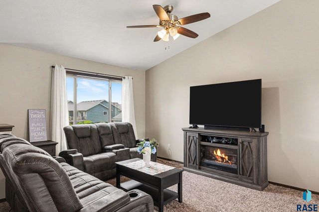 3912 S Pisidian Ave Avenue, Sioux Falls, SD 57110