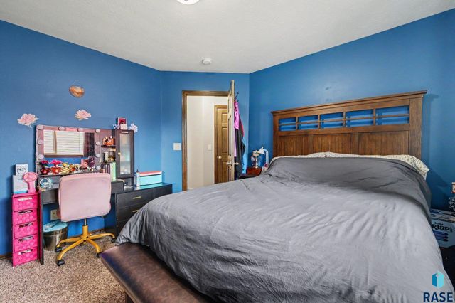 3912 S Pisidian Ave Avenue, Sioux Falls, SD 57110