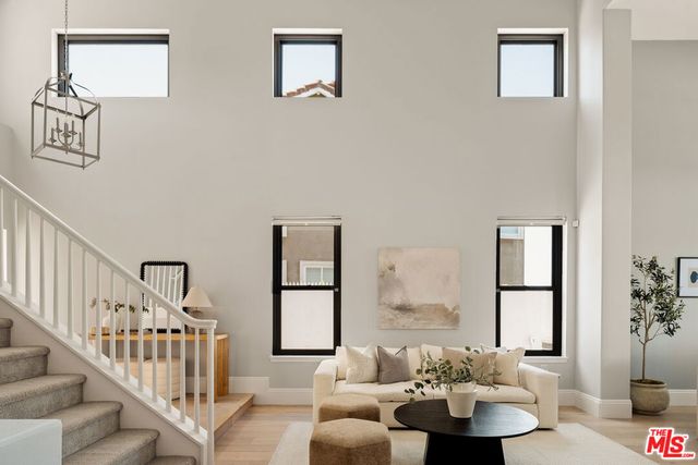 6592 Kentwood Bluffs Drive, Los Angeles, CA 90045