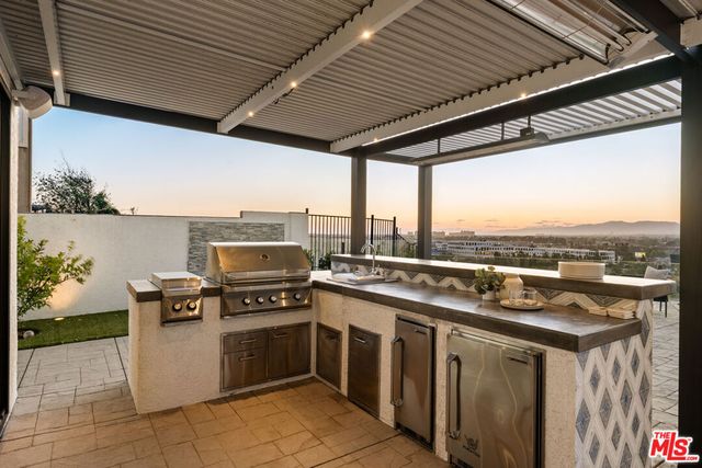 6592 Kentwood Bluffs Drive, Los Angeles, CA 90045