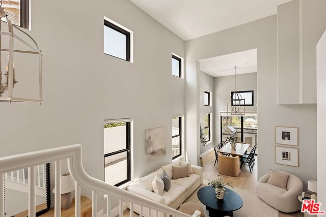 6592 Kentwood Bluffs Drive, Los Angeles, CA 90045