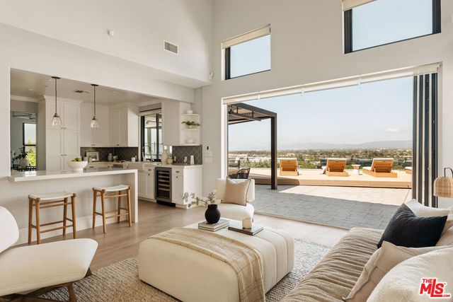 6592 Kentwood Bluffs Drive, Los Angeles, CA 90045