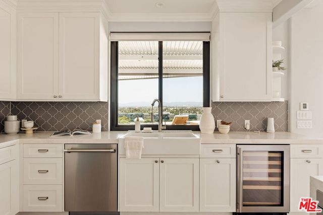 6592 Kentwood Bluffs Drive, Los Angeles, CA 90045