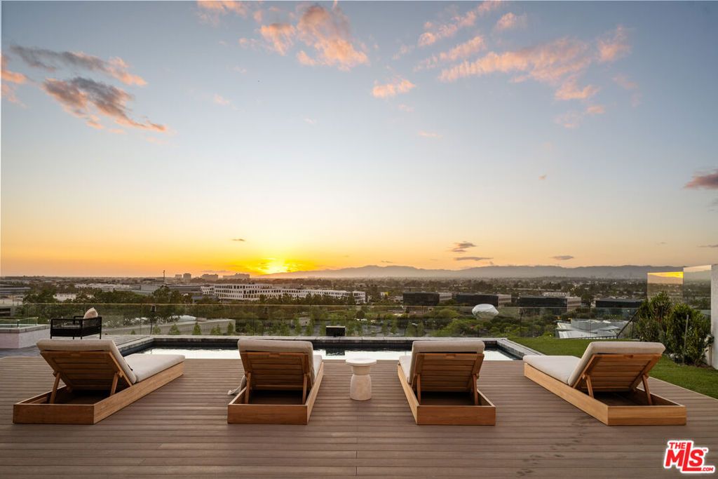 6592 Kentwood Bluffs Drive, Los Angeles, CA 90045