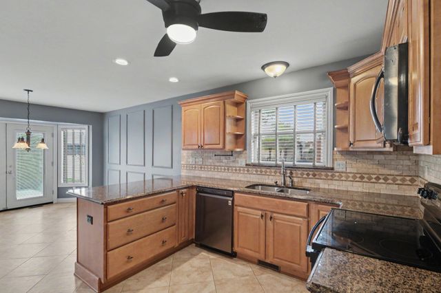24788 Foxmoor Boulevard, Woodhaven City, MI 48183