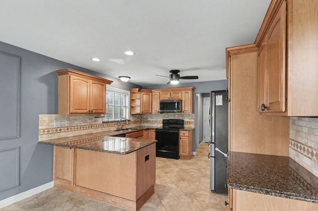 24788 Foxmoor Boulevard, Woodhaven City, MI 48183