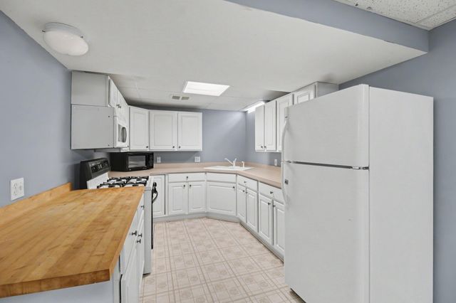 24788 Foxmoor Boulevard, Woodhaven City, MI 48183