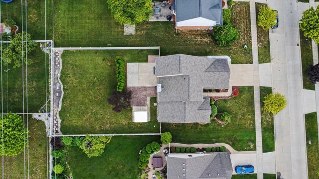24788 Foxmoor Boulevard, Woodhaven City, MI 48183
