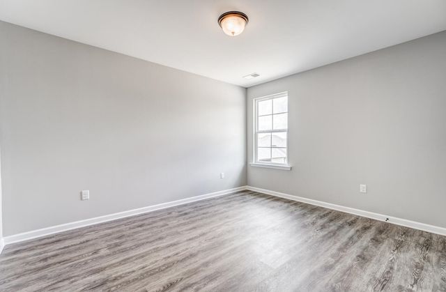 90 BLUE DR, Oakland, TN 38060