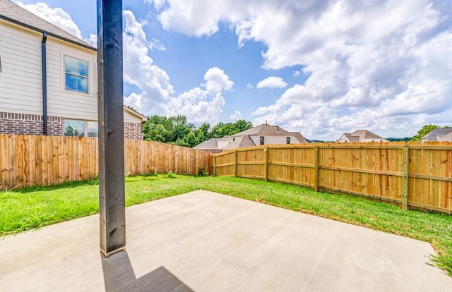 90 BLUE DR, Oakland, TN 38060