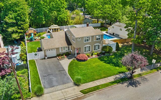 939 Manor Lane, Bay Shore, NY 11706