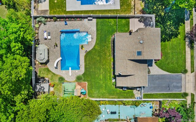 939 Manor Lane, Bay Shore, NY 11706