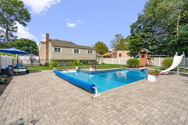 939 Manor Lane, Bay Shore, NY 11706