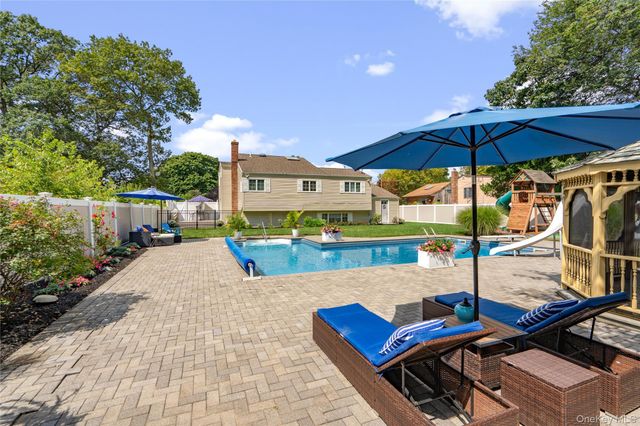 939 Manor Lane, Bay Shore, NY 11706