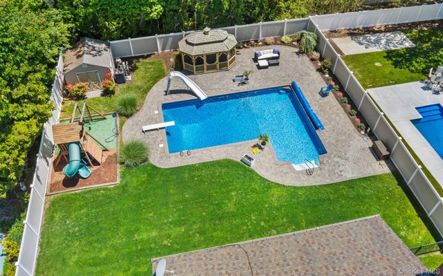 939 Manor Lane, Bay Shore, NY 11706