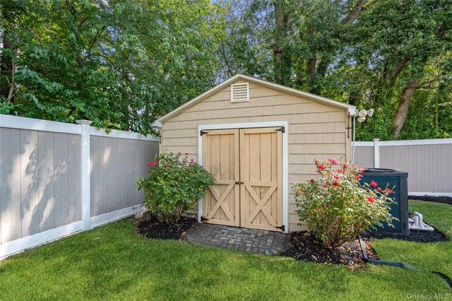 939 Manor Lane, Bay Shore, NY 11706