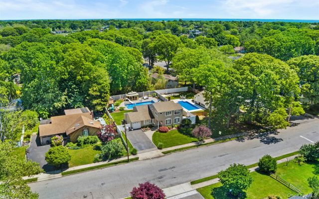 939 Manor Lane, Bay Shore, NY 11706